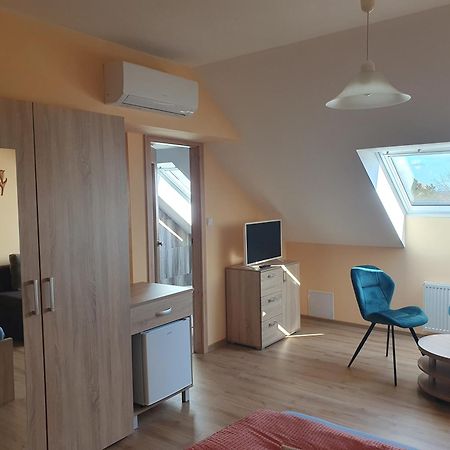 Pension Zeleny Strom Mikulov Bagian luar foto