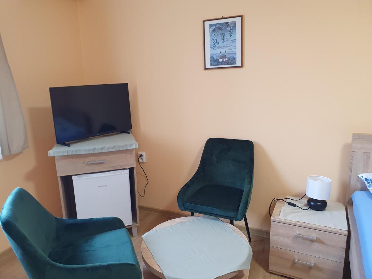 Pension Zeleny Strom Mikulov Bagian luar foto