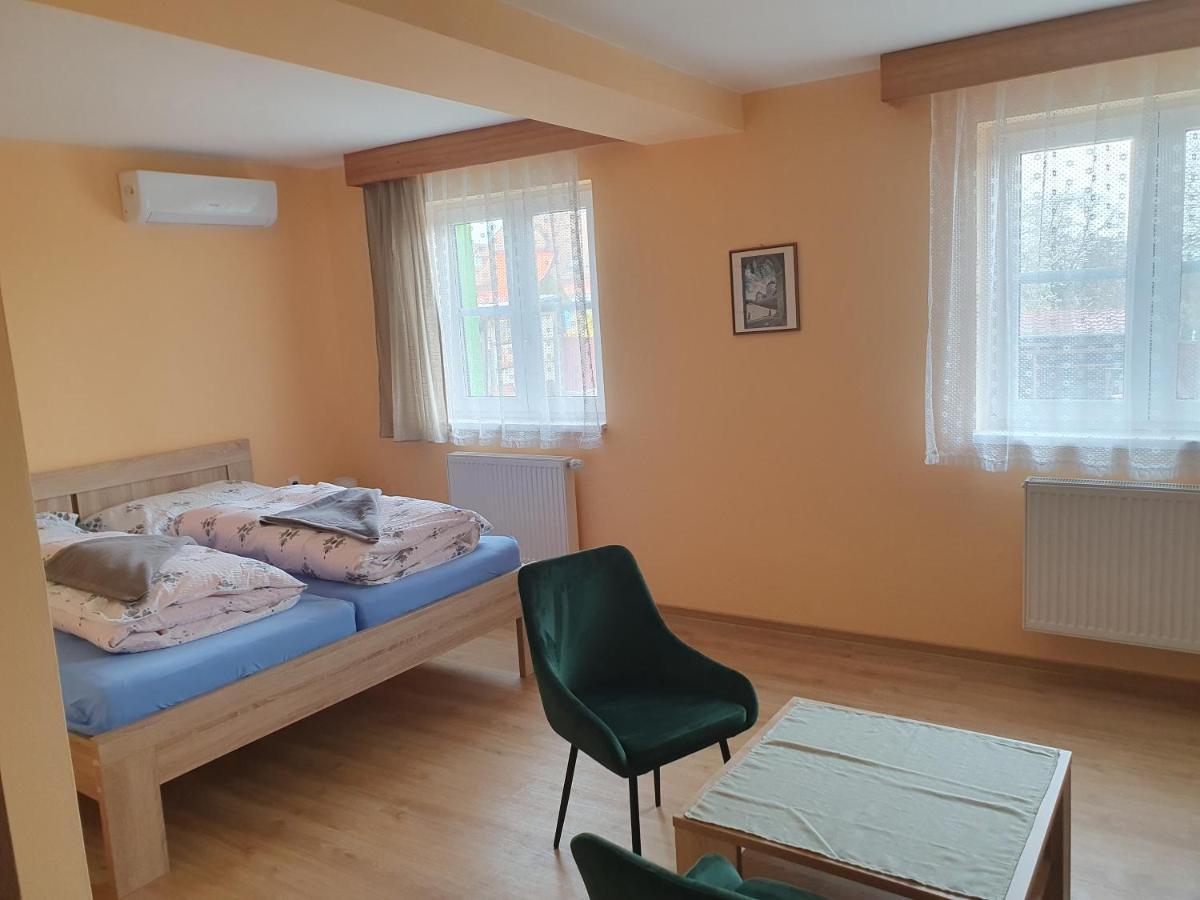 Pension Zeleny Strom Mikulov Bagian luar foto