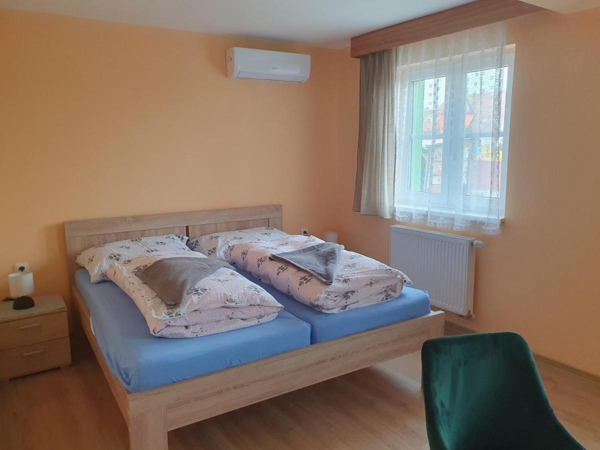 Pension Zeleny Strom Mikulov Bagian luar foto