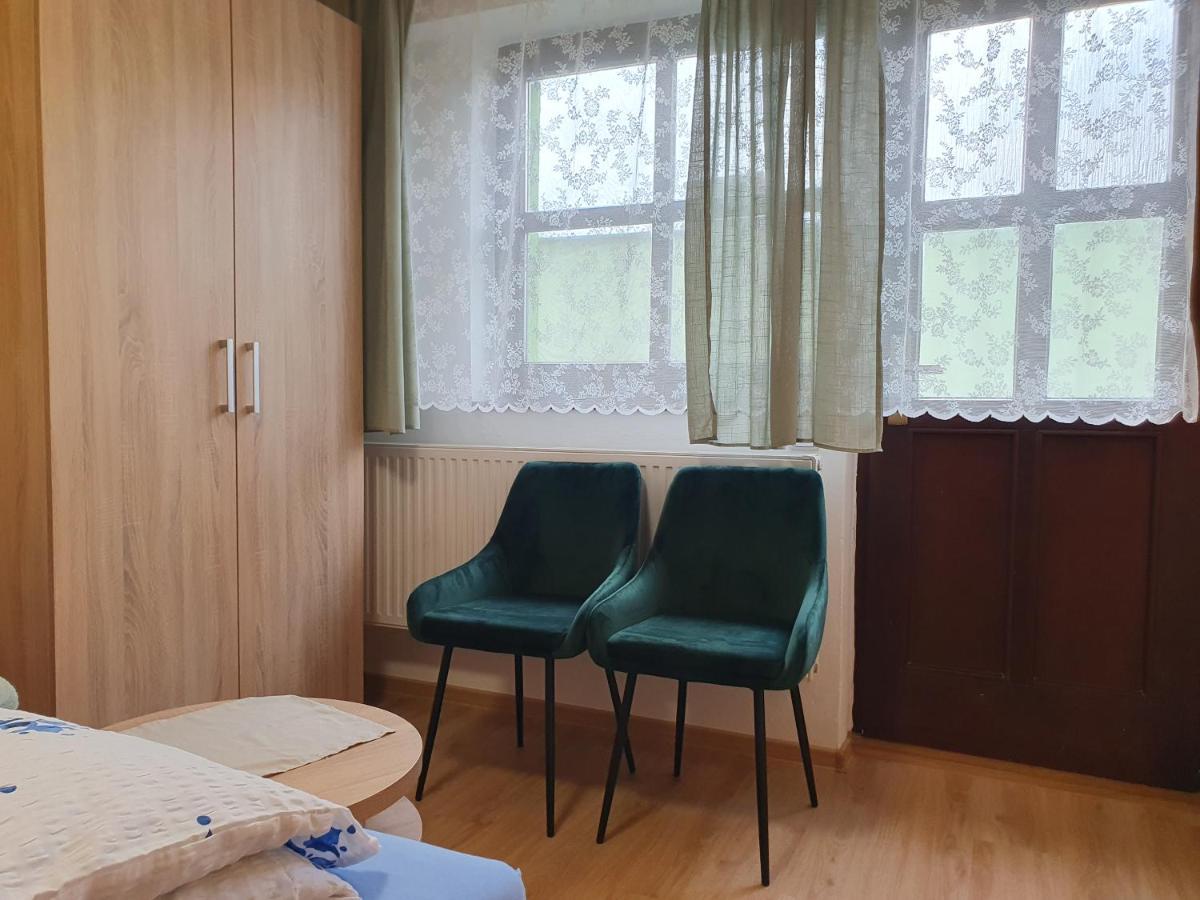 Pension Zeleny Strom Mikulov Bagian luar foto