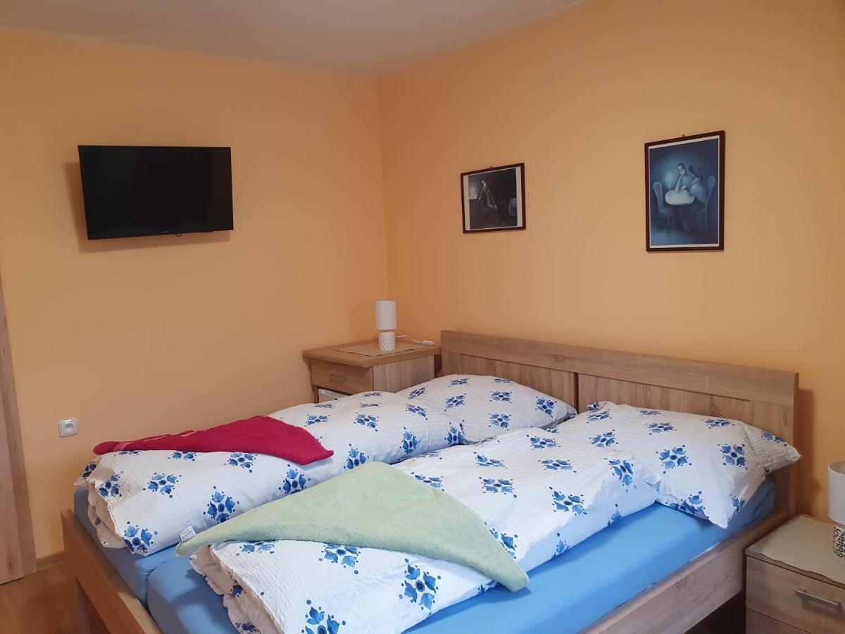 Pension Zeleny Strom Mikulov Bagian luar foto