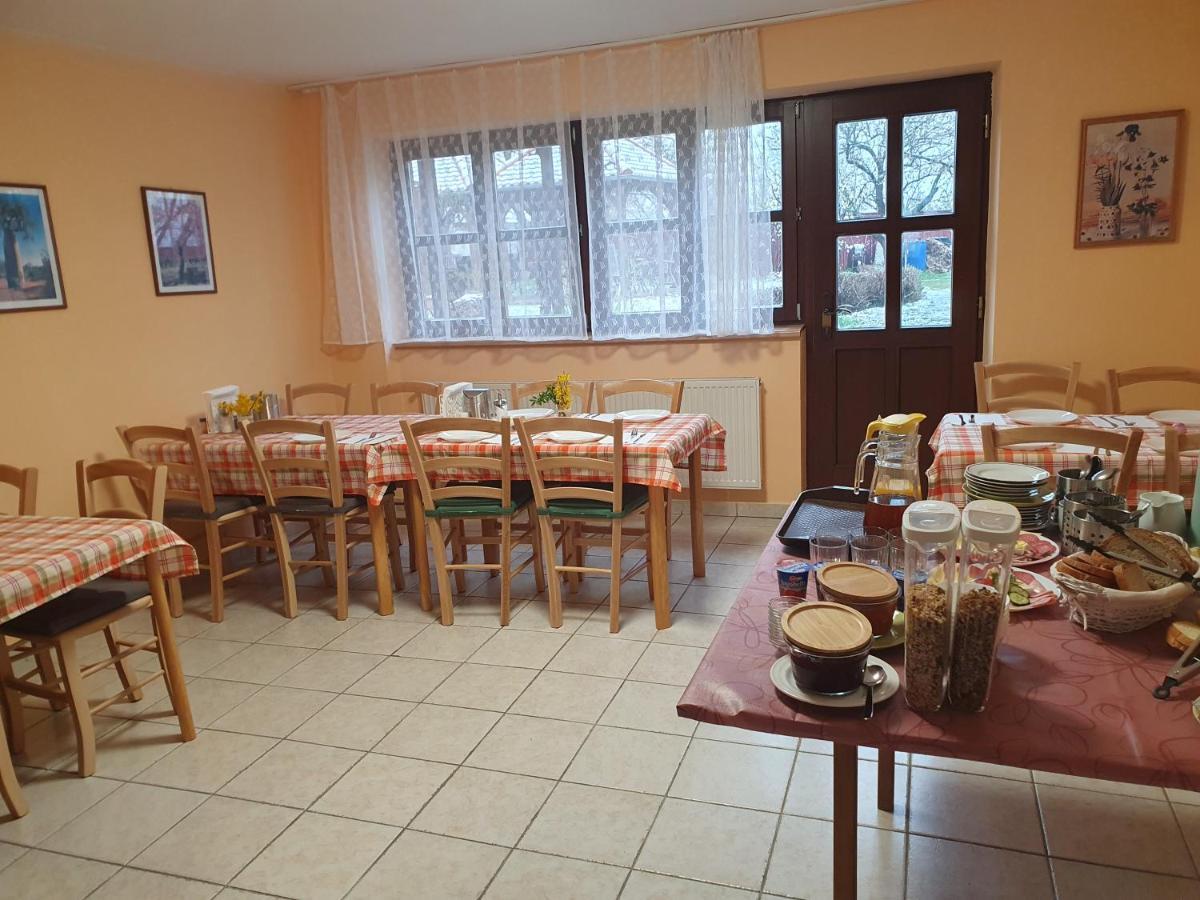 Pension Zeleny Strom Mikulov Bagian luar foto